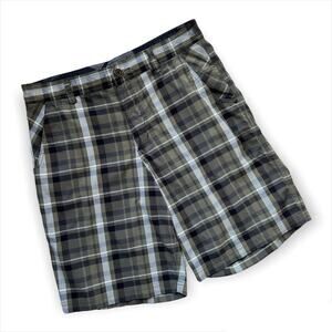 Lululemon Green Plaid 9” Shorts Men’s Size 34